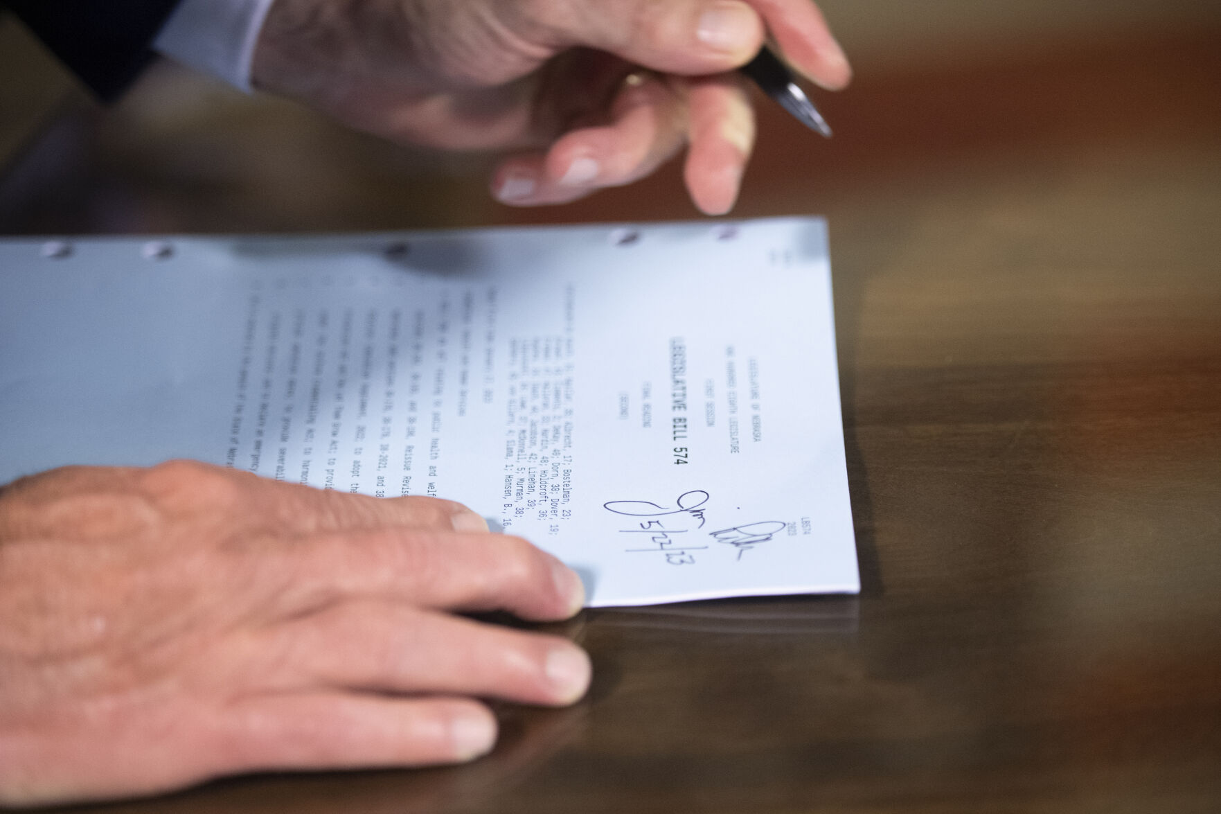 Pillen signs LB574, 5.22